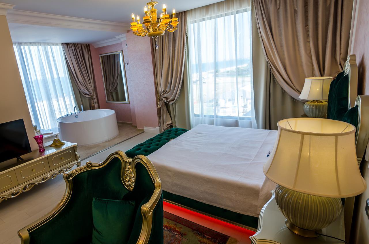 Phoenicia Royal Hotel Năvodari Exteriör bild